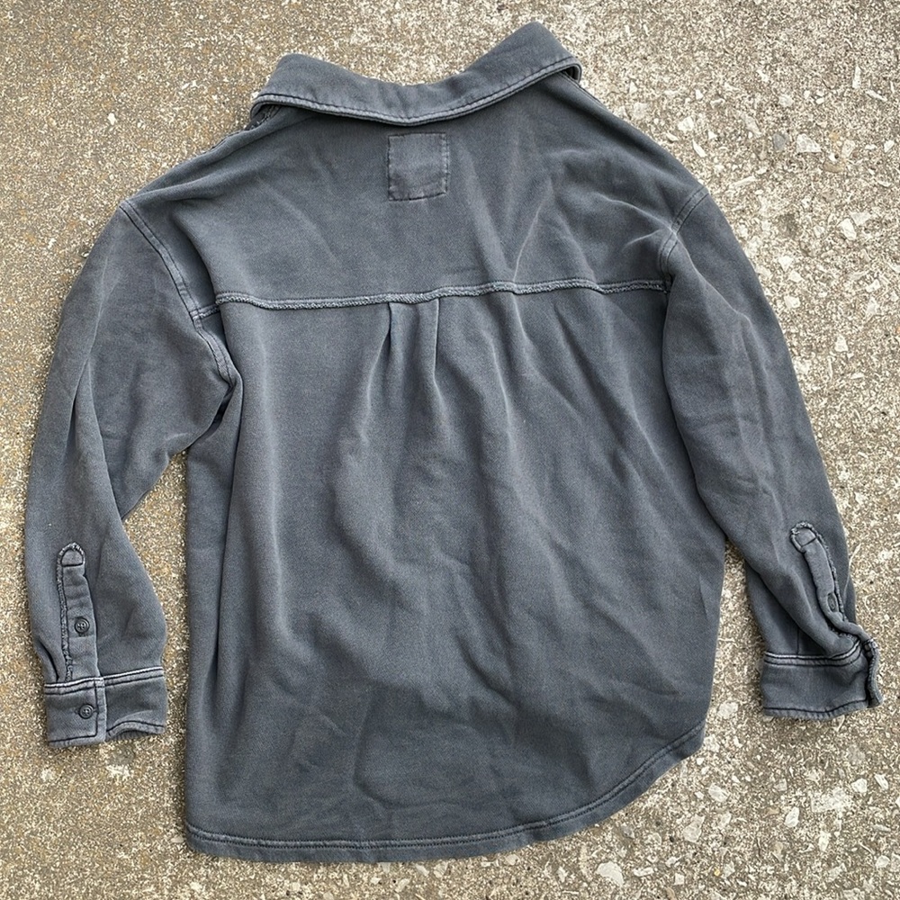 Aerie | Oversized Gray Button Down 2 Pocket Trucker Shirt - Picture 3 of 7